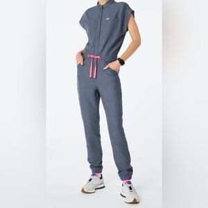 “XSMALL” PETITE WOMENS FIGS Rafaela Cargo ScrubJumpsuit Color: Heather Denim